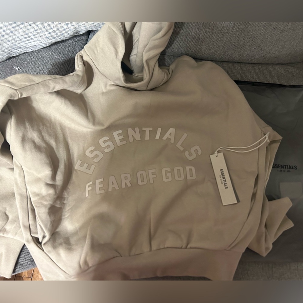 Selling brand new Essentials hoodie for men - Picture 1 of 4